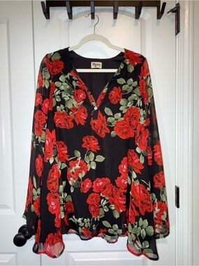 Show me your Mumu | Johanna Black Rose
Tunic Blouse Black & Red | Size XS